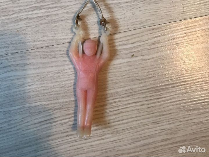 Игрушка СССР парашютист