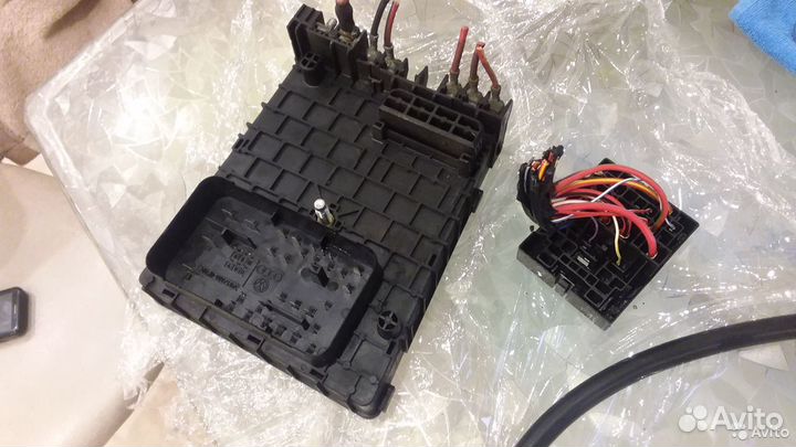 Блок предохранителей Volkswagen Passat B6 B7 CC