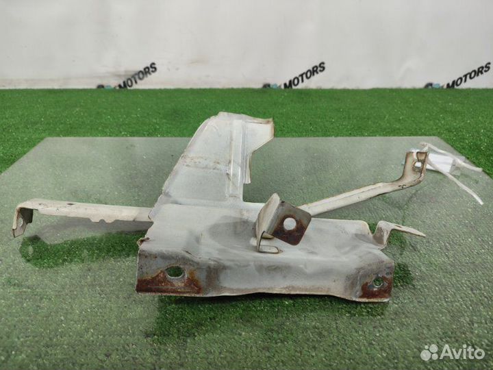 Крепление бампера переднее левое Mazda Bongo SK82V