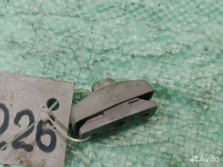 Крючок солнцезащитного козырька Audi A6 седан 2.6I