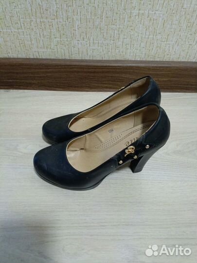 Туфли женские черные на каблуках. 39 размер