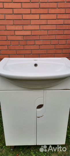 Раковина в ванную с тумбой бу 565см