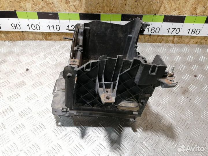 Крепление аккумулятора Renault Fluence 2010 2017