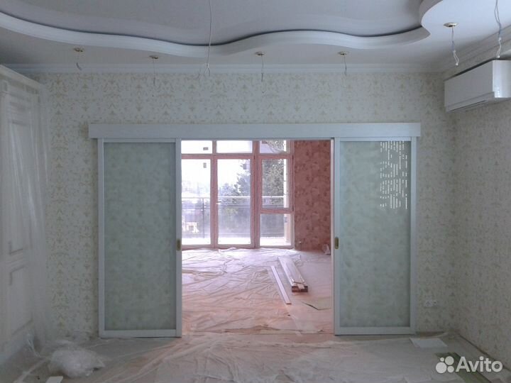 Межкомнатные перегодки из стекла и алюминия