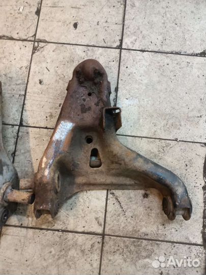 Нижние рычаги Chevrolet Blazer S15