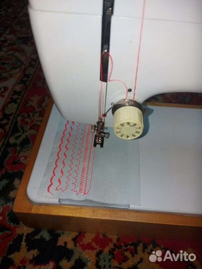Швейная машина Чайка 142
