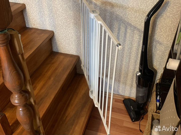 Ворота безопасности на лестницу