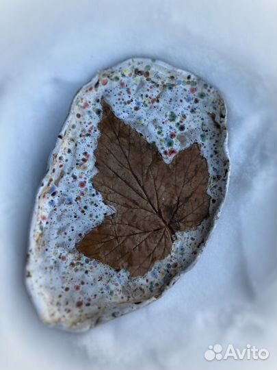 Керамические тарелки с оттисками растений