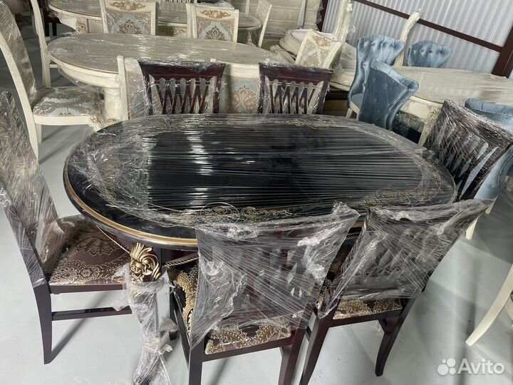 Стол и стулья