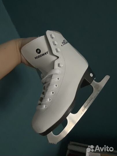 Коньки фигурные 33 размер