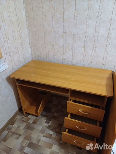 Компьютерный/письменный стол