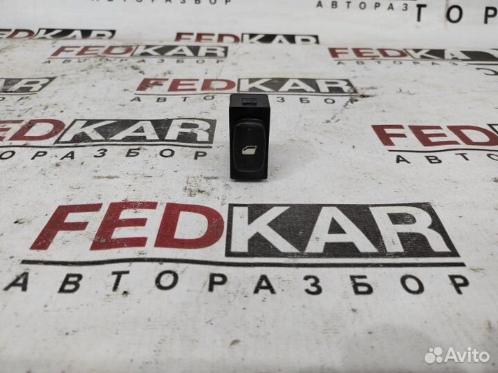 Кнопка стеклоподъемника задняя правая Peugeot 307