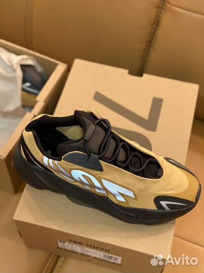 Adidas yeezy boost 700 mnvn