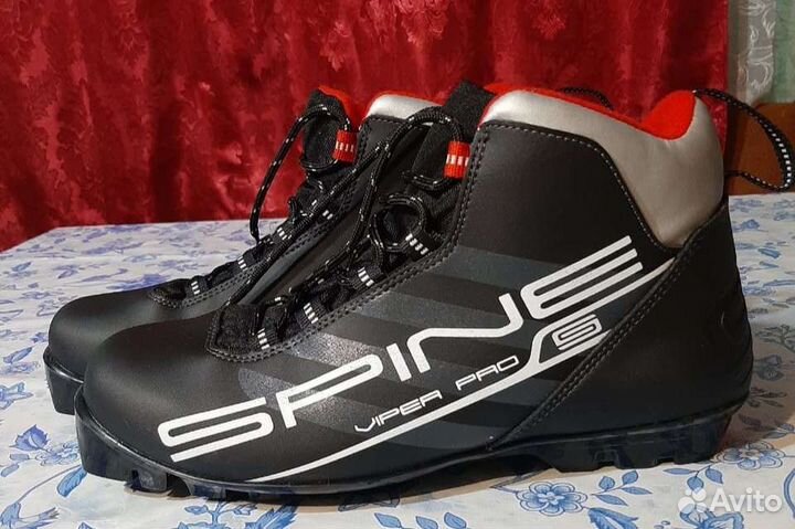 Лыжные ботинки