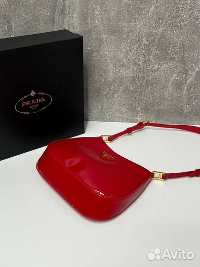 Сумка prada cleo красная лак