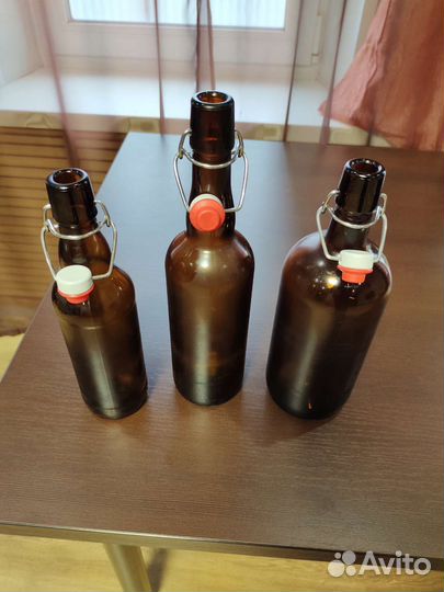 Бутылка с бугельной пробкой