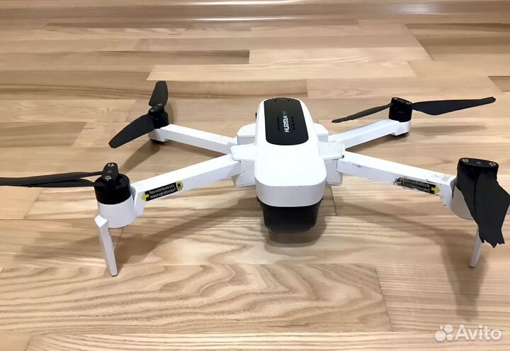 Квадрокоптер hubsan zino