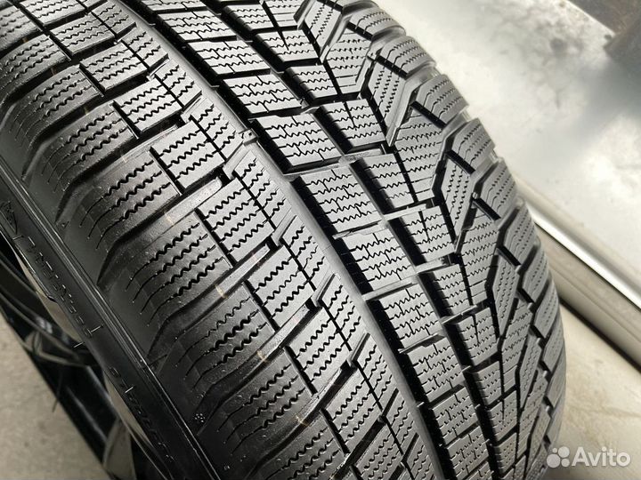Hankook Winter I'Cept Evo2 W320A SUV 285/30 R22