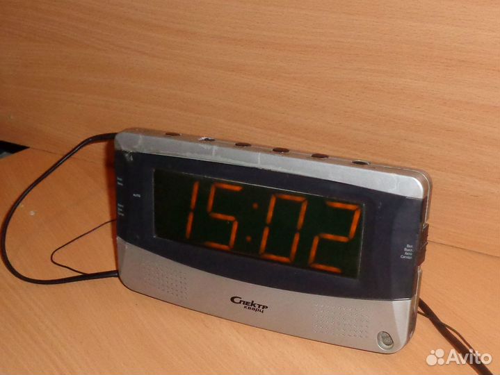 Часы электронные настольные 