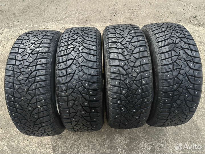 Bridgestone Blizzak Spike-02 205/55 R16 91T