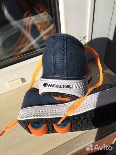 Кроссовки на роликах heelys