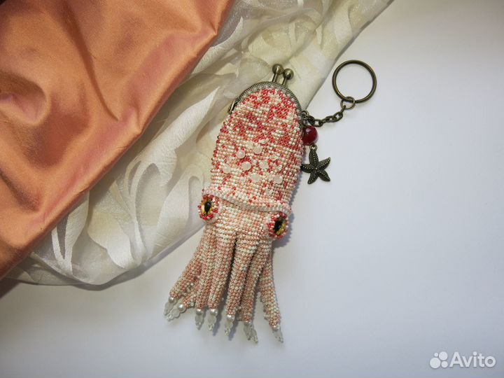 Брелок-монетница Кальмар лососевого цвета