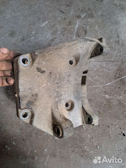 Кронштейн кондиционера на Jaguar s-type