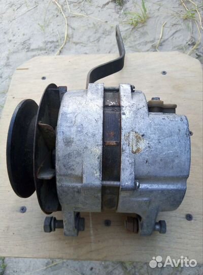 Продам генератор автомобильный Урал