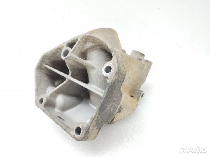 Кронштейн двигателя левый Mercedes-Benz E-Class