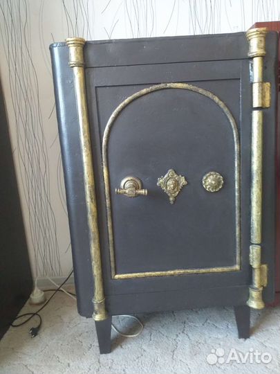 Сейф старинный