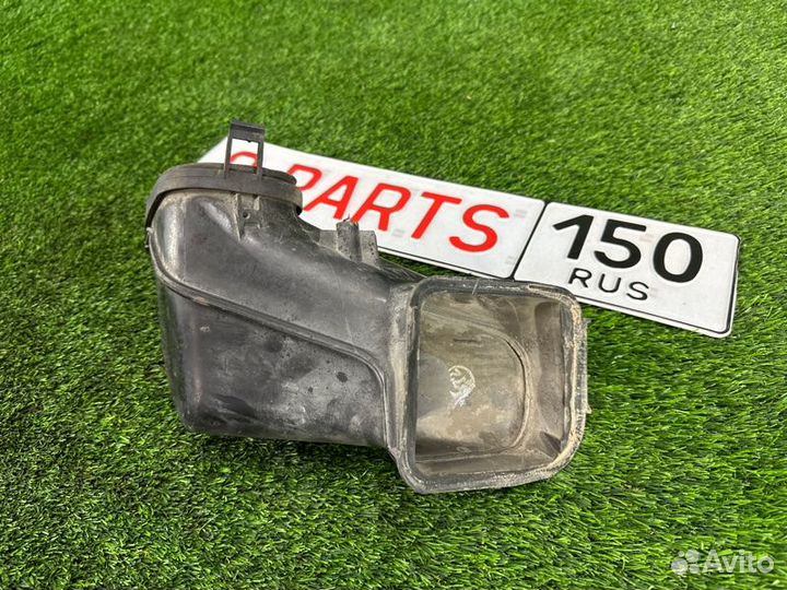 Воздухозаборник правый Bmw 7 E66 N62B44 2002