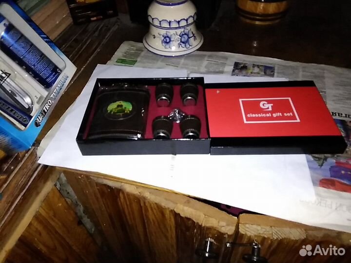 Подарочный набор новый, 4 рюмки и фляжка,нержавеющ