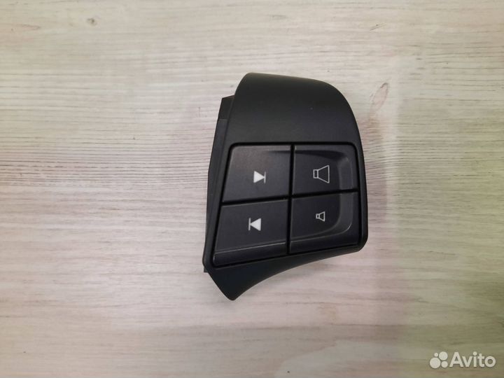 Блок кнопок переключения громкости Volvo