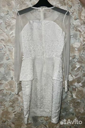 Вечернее платье с кружевом белое