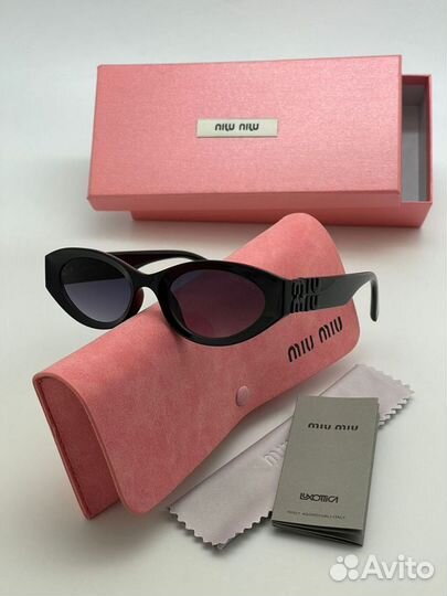 Солнцезащитные очки женские Miu Miu