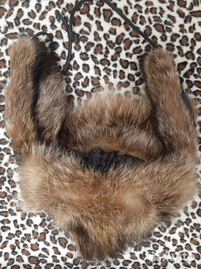 Шапка ушанка мужская кожаная (мех енота)