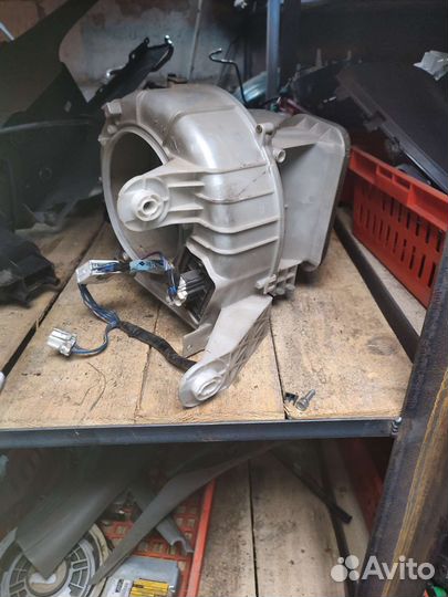 Корпус моторчика печки mazda 323