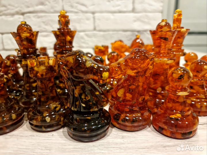 Янтарные большие шахматные фигуры (под заказ)
