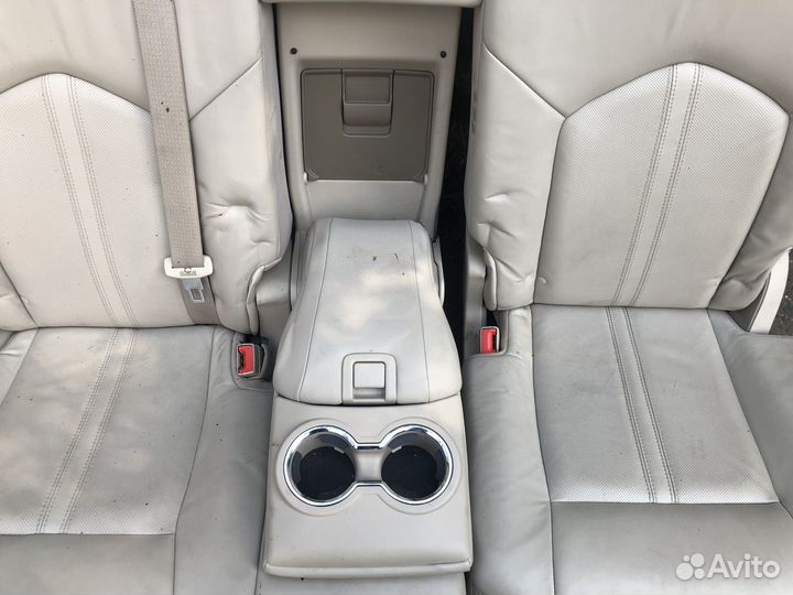 Задние сиденья Cadillac SRX II 09-16