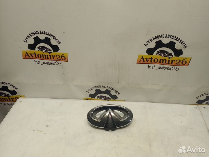 Эмблема решотки радиатора infiniti QX80