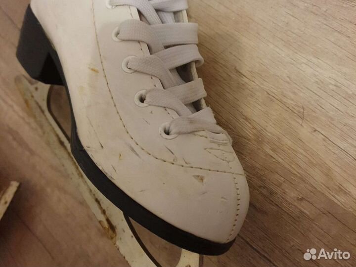 Коньки фигурные 38 и 33 размер
