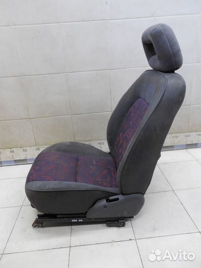 Сиденье переднее правое Avensis I 1997-2003