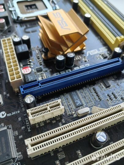 Материнская плата с процессором и памятью