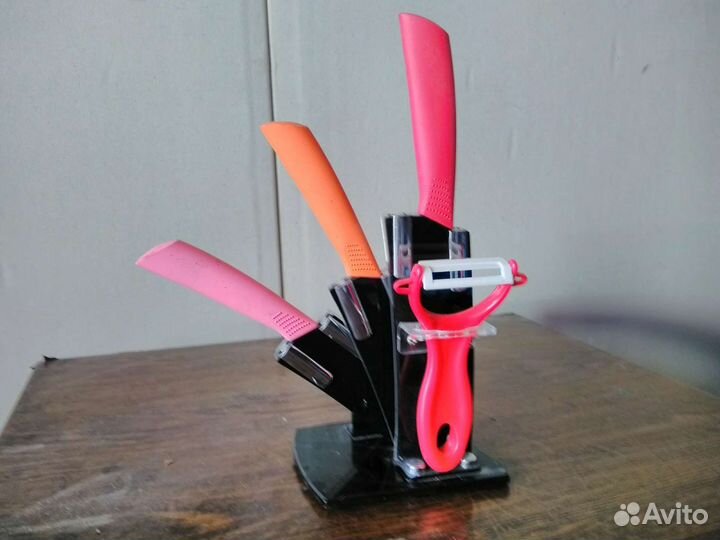 Набор керамических ножей на подставке