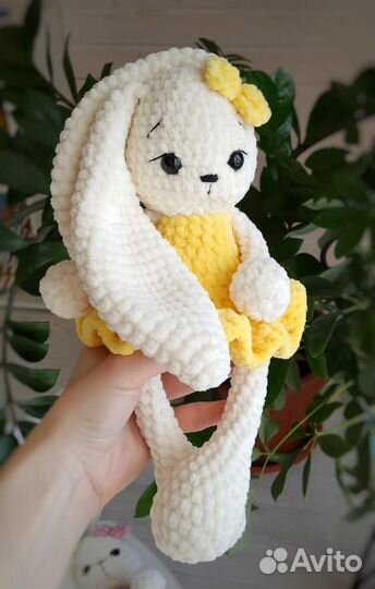 Зайчики. Ручная работа. Игрушки вязаные