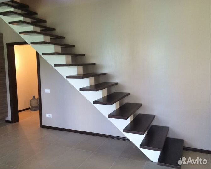 Сварной Каркас Лестницы на Ломанном Косоуре в Котт