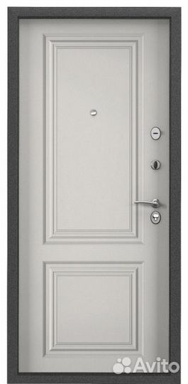 Входная бюджетная дверь