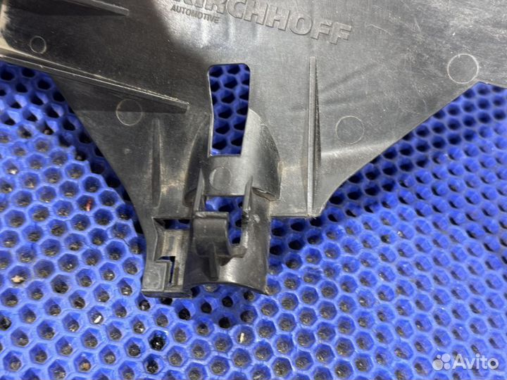 Кронштейн фары BMW F10 левый с дефектом