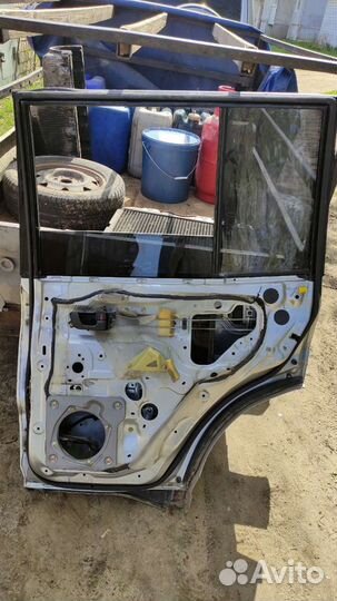 Дверь Паджеро 3