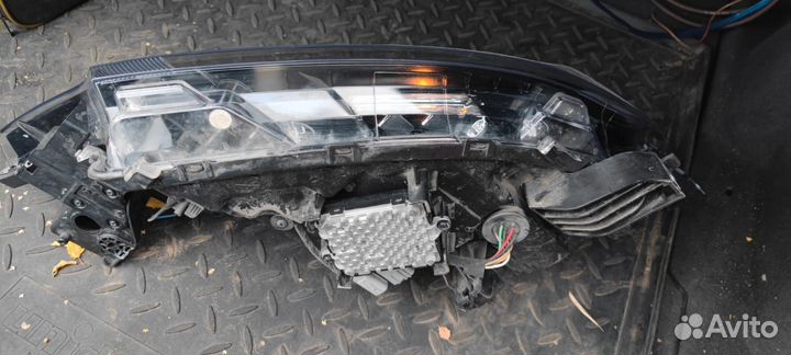 Левая LED фара Outlander 3, с 18 г.в